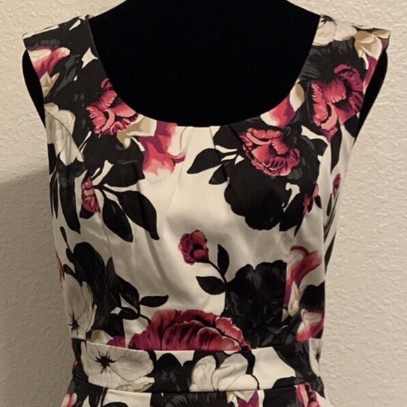 White House Black Market Magenta Floral Princess Rockabilly Dress Women's Size 2 - Picture 3 of 14